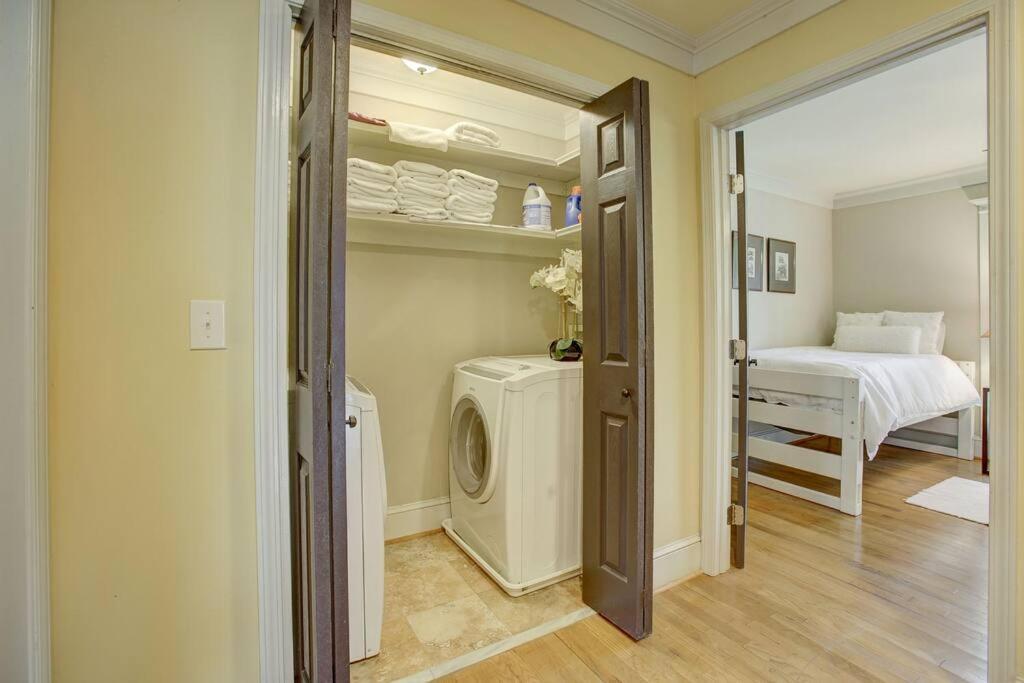 Sleeps16, Spacious Home, Close To Downtown, Beltline, And Walk To Restaurants, 75" Tv, 2 Person Jacuzzi, Ping Pong Атланта Екстериор снимка