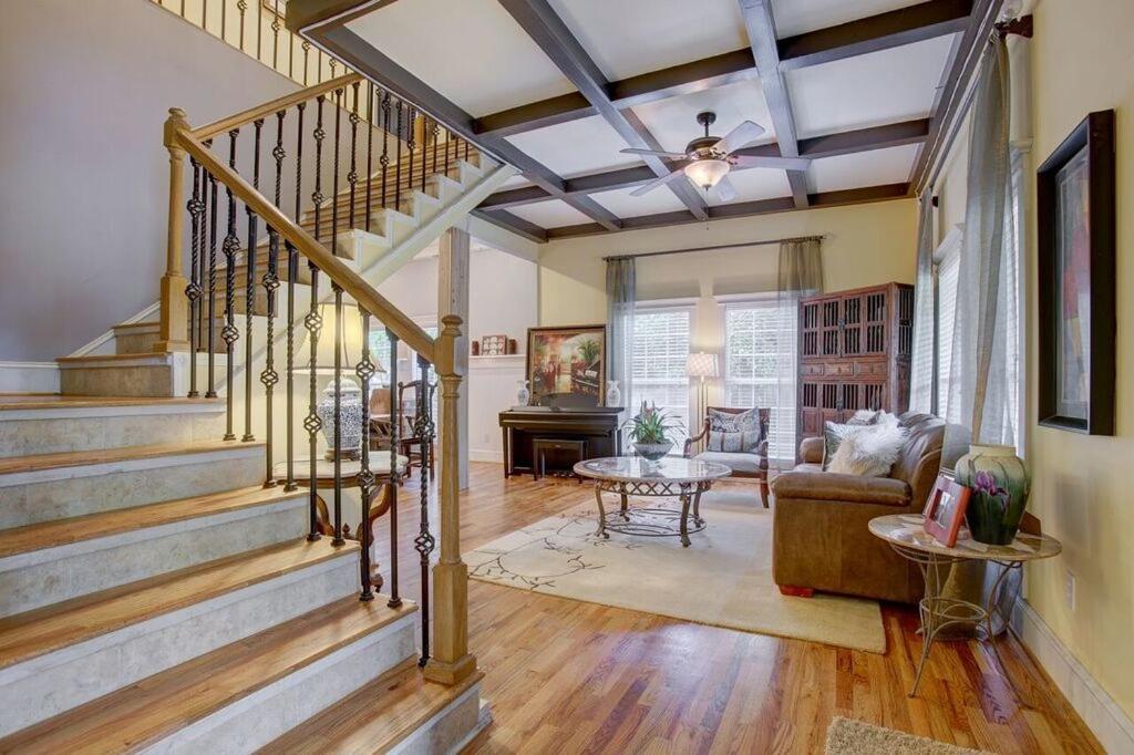 Sleeps16, Spacious Home, Close To Downtown, Beltline, And Walk To Restaurants, 75" Tv, 2 Person Jacuzzi, Ping Pong Атланта Екстериор снимка